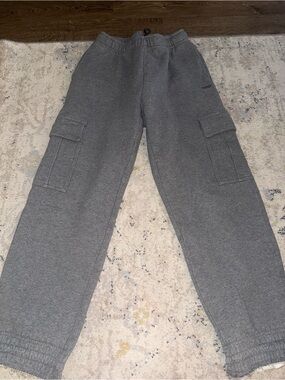 Aritzia TNA Gray Cargo Sweatpant Joggers